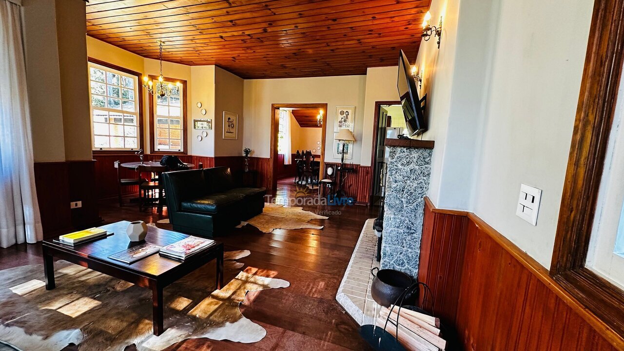 Casa para aluguel de temporada em Campos do Jordão (Jardim Toriba)