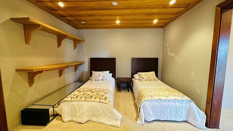 Fort House in Campos do Jordao