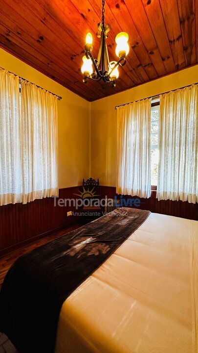 Casa para aluguel de temporada em Campos do Jordão (Jardim Toriba)
