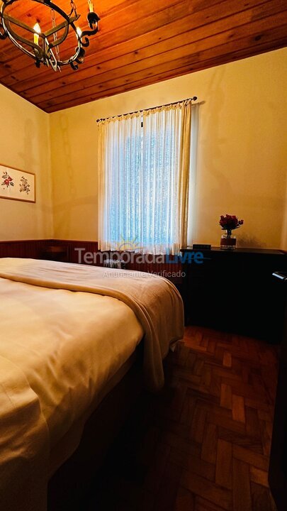 Casa para aluguel de temporada em Campos do Jordão (Jardim Toriba)