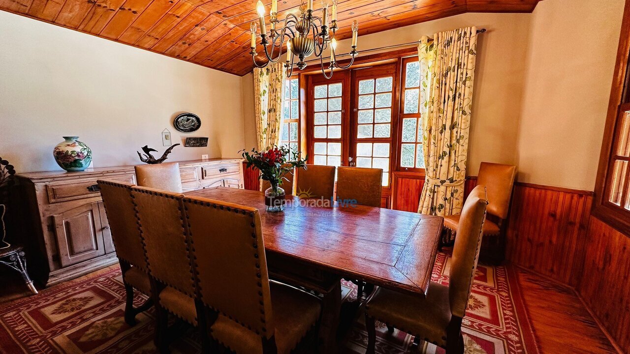Casa para aluguel de temporada em Campos do Jordão (Jardim Toriba)