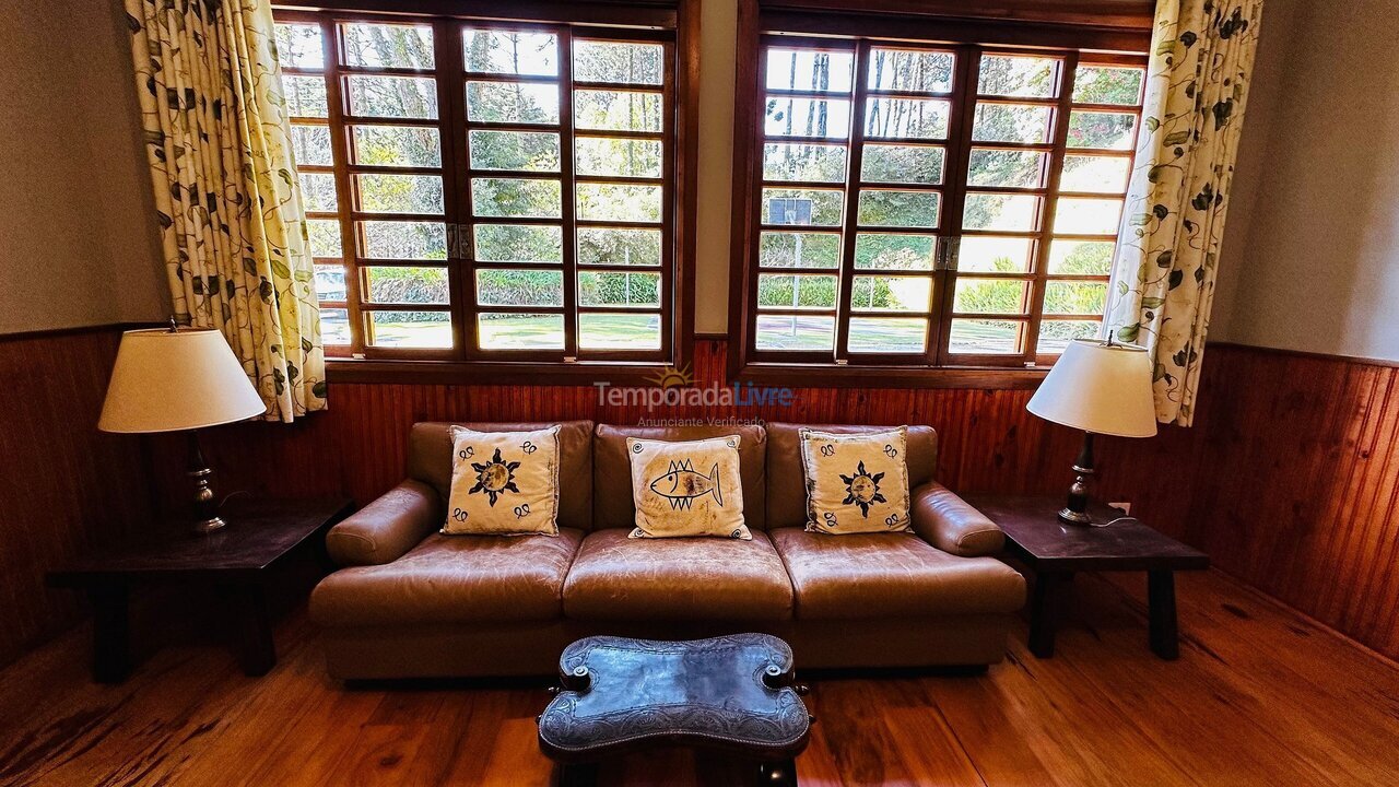 Casa para aluguel de temporada em Campos do Jordão (Jardim Toriba)