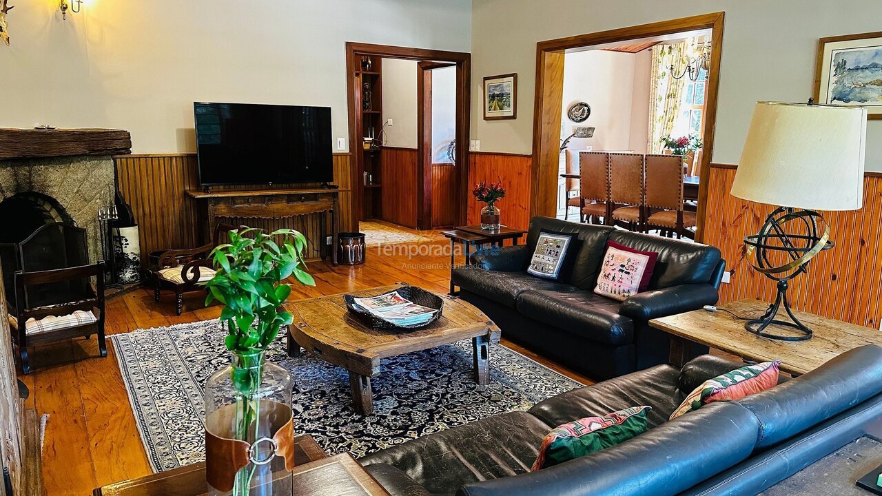 Casa para aluguel de temporada em Campos do Jordão (Jardim Toriba)