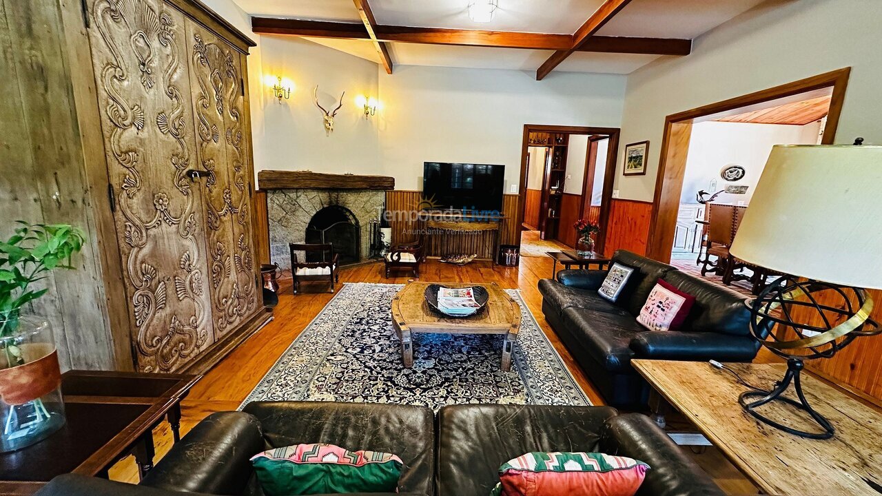 Casa para aluguel de temporada em Campos do Jordão (Jardim Toriba)