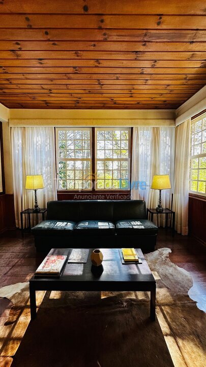 Casa para aluguel de temporada em Campos do Jordão (Jardim Toriba)