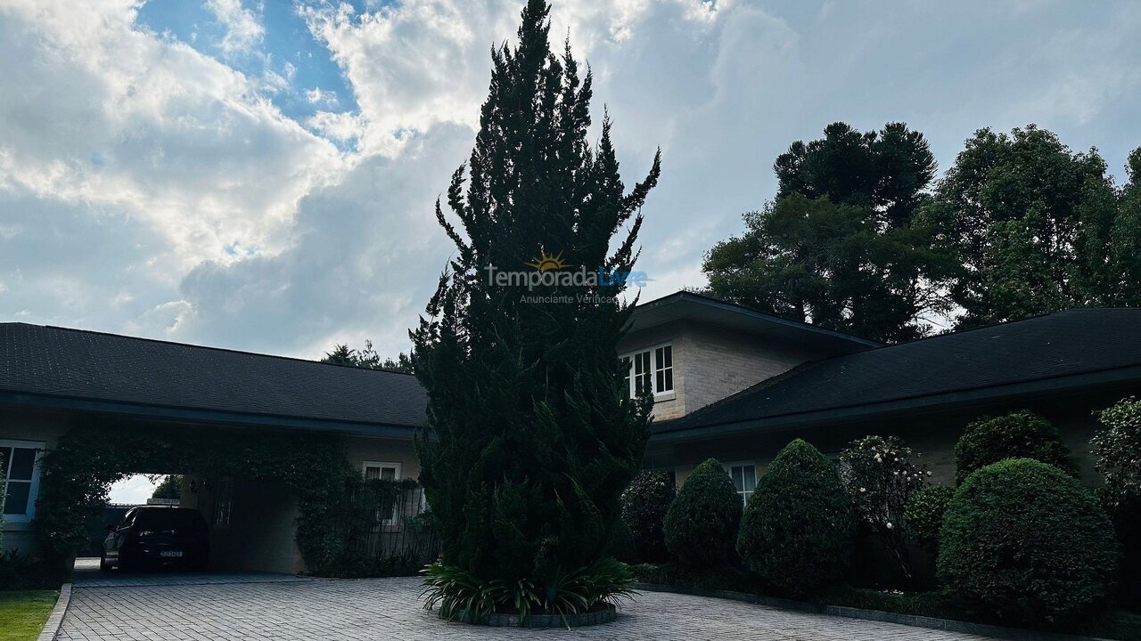 Casa para aluguel de temporada em Campos do Jordão (Capivari)