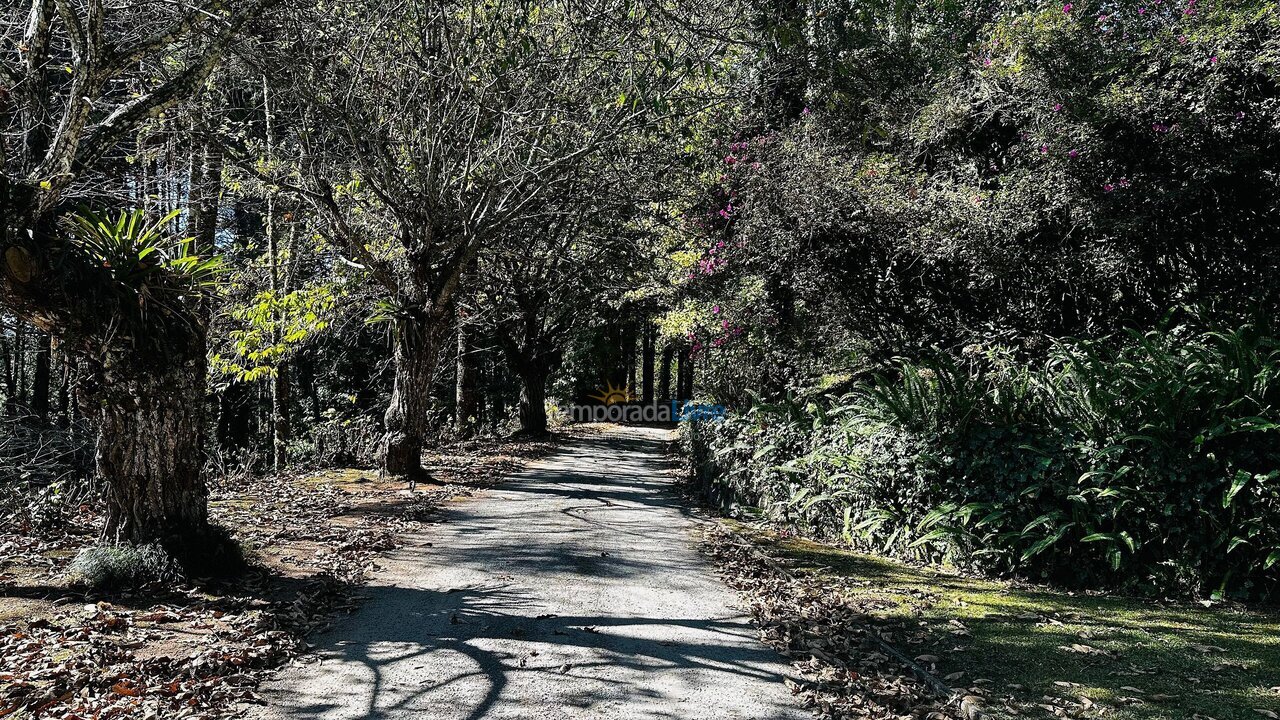 Casa para aluguel de temporada em Campos do Jordão (Jardim Toriba)