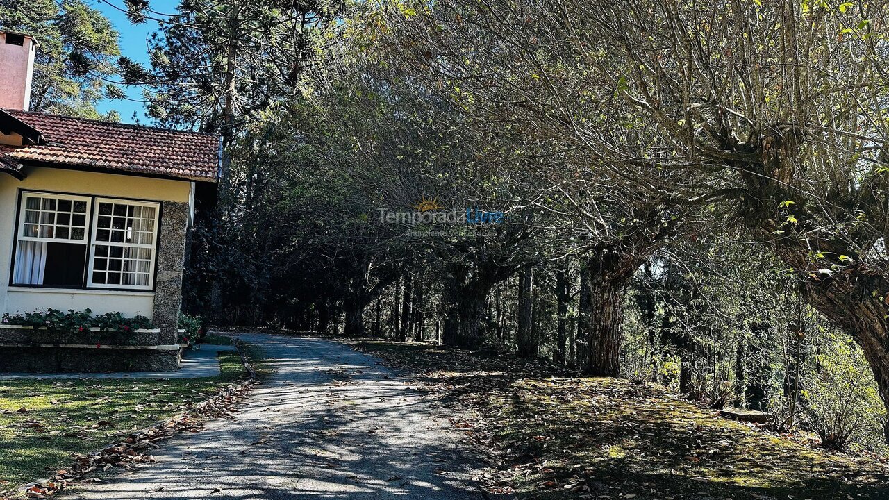 Casa para aluguel de temporada em Campos do Jordão (Jardim Toriba)