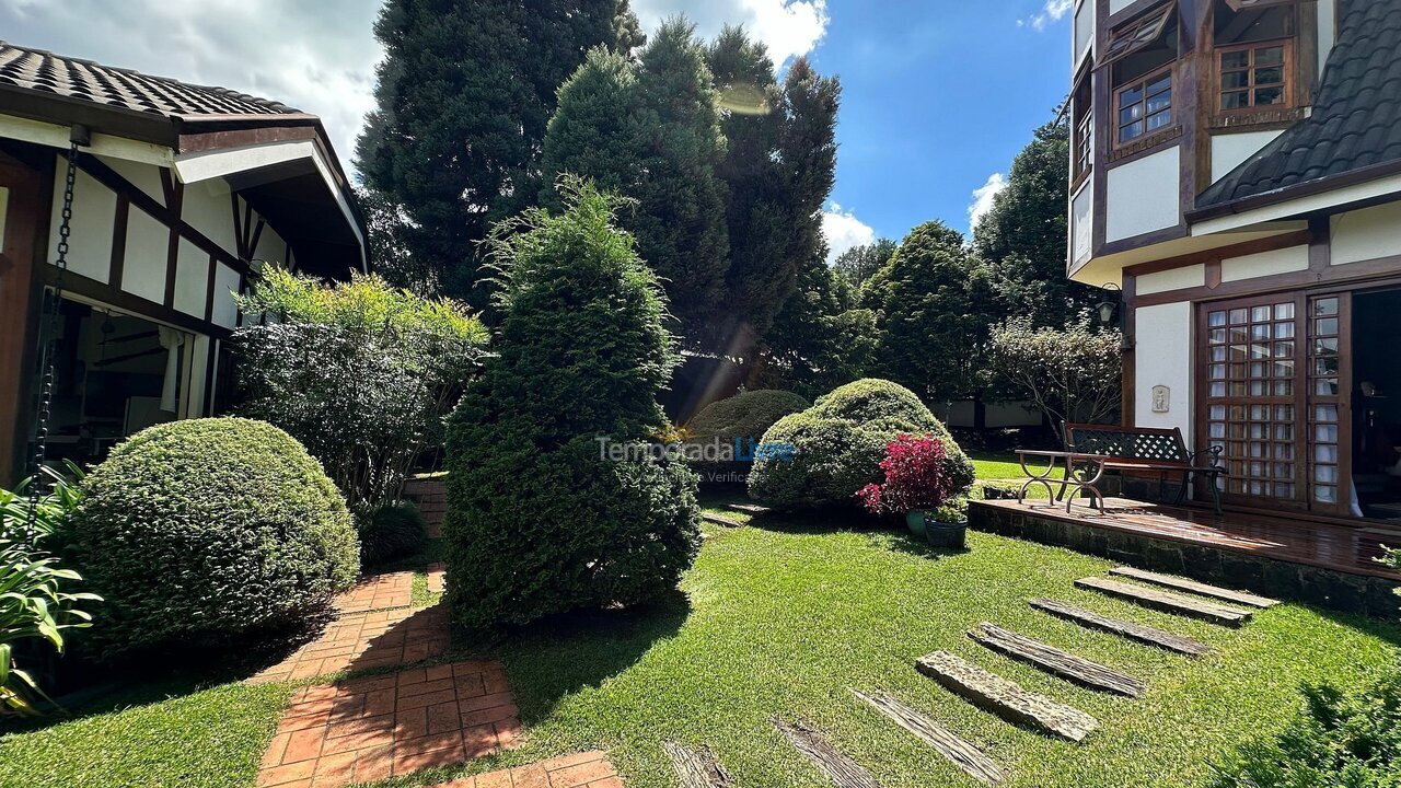 Casa para aluguel de temporada em Campos do Jordão (Alto do Capivari)