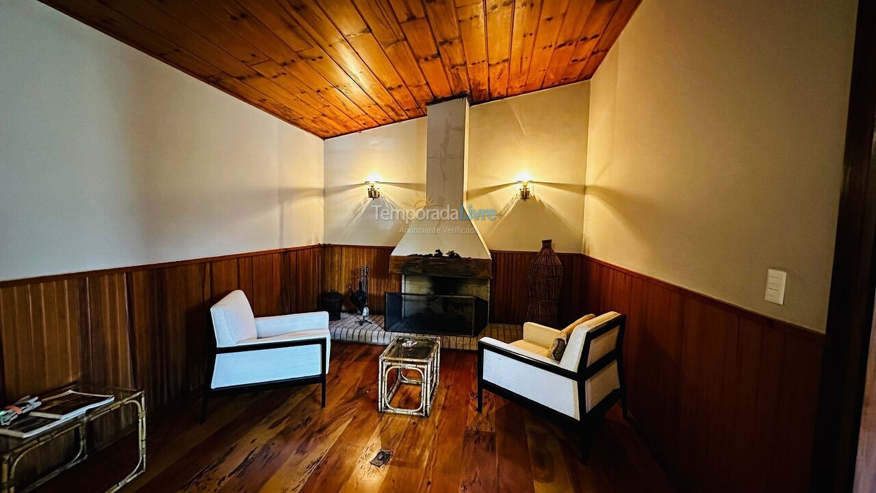 Casa para aluguel de temporada em Campos do Jordão (Jardim Toriba)