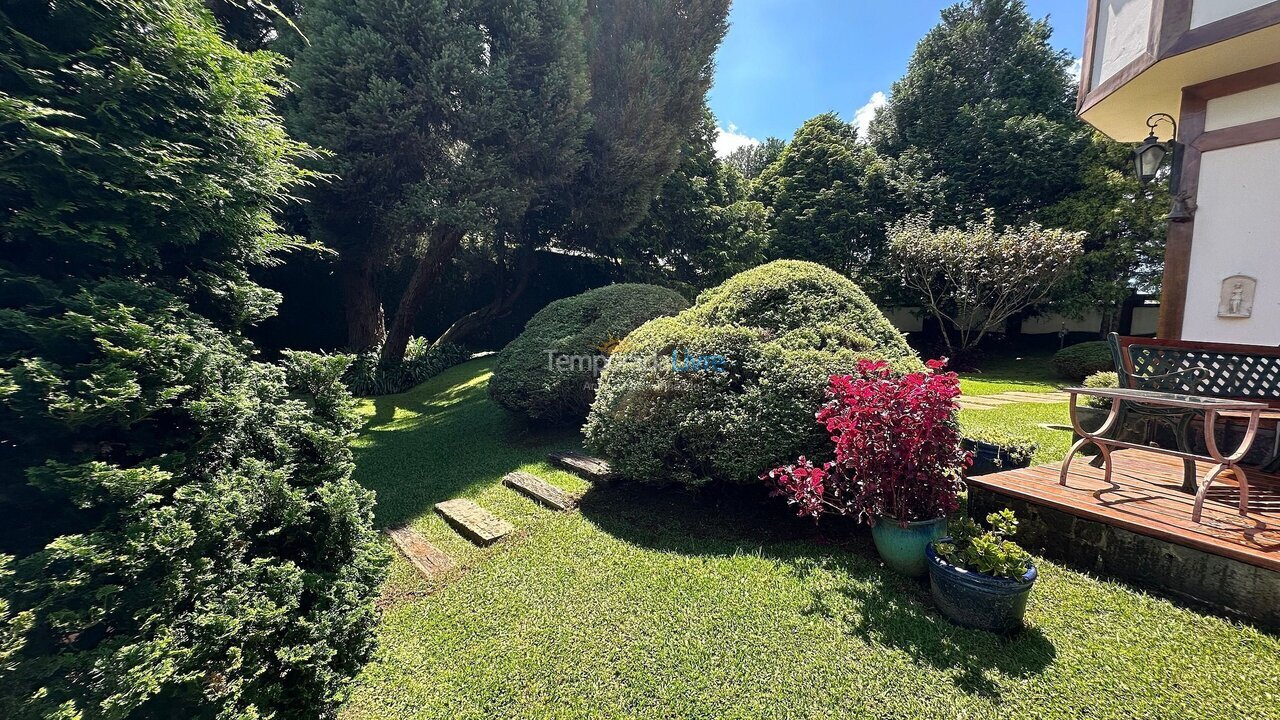 Casa para aluguel de temporada em Campos do Jordão (Alto do Capivari)