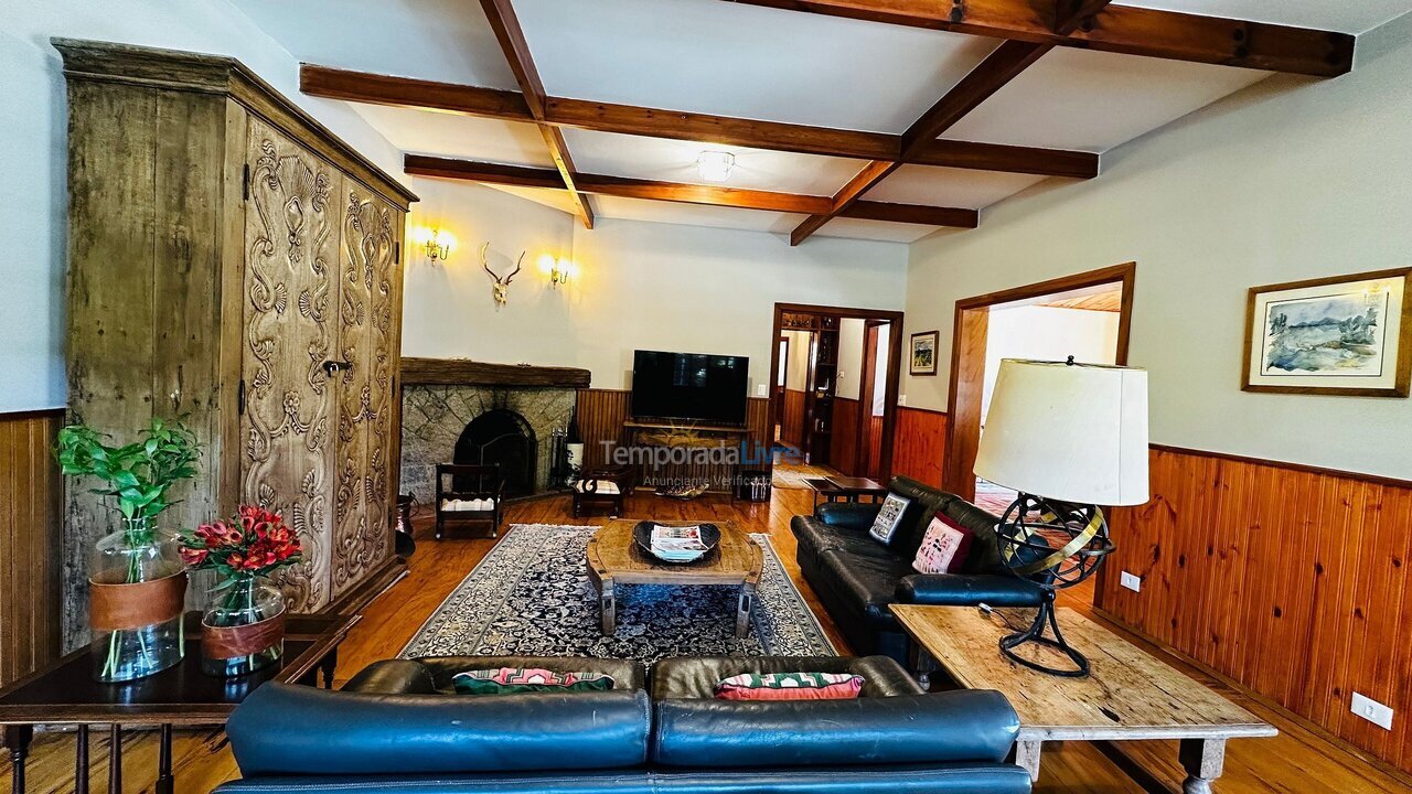 Casa para aluguel de temporada em Campos do Jordão (Jardim Toriba)