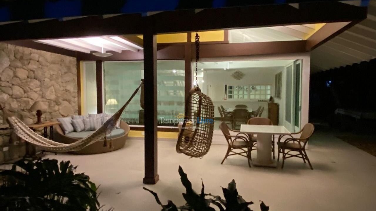 Casa para aluguel de temporada em São Sebastião (Camburi)