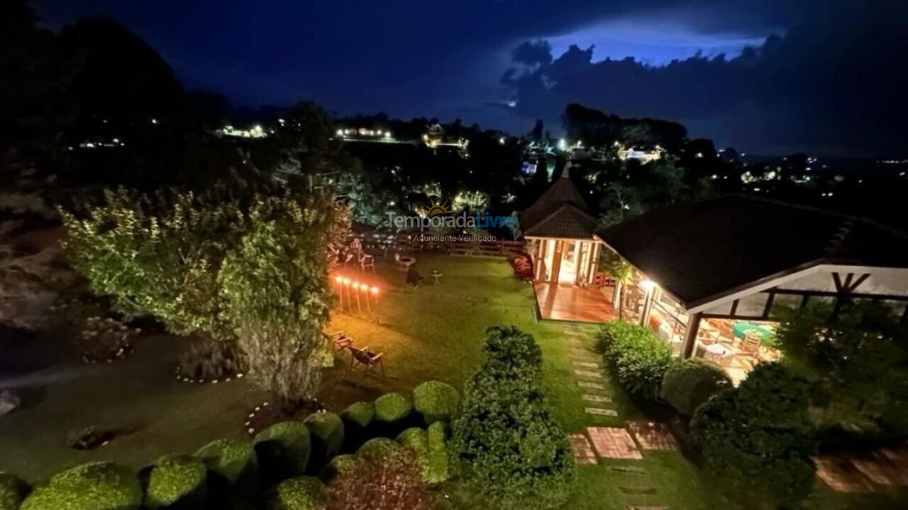 Casa para aluguel de temporada em Campos do Jordão (Alto do Capivari)