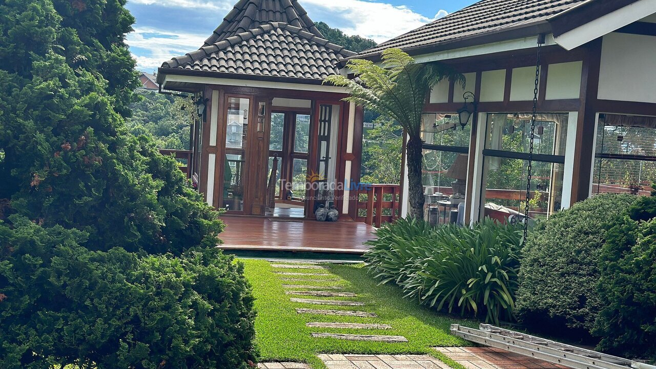 Casa para aluguel de temporada em Campos do Jordão (Alto do Capivari)