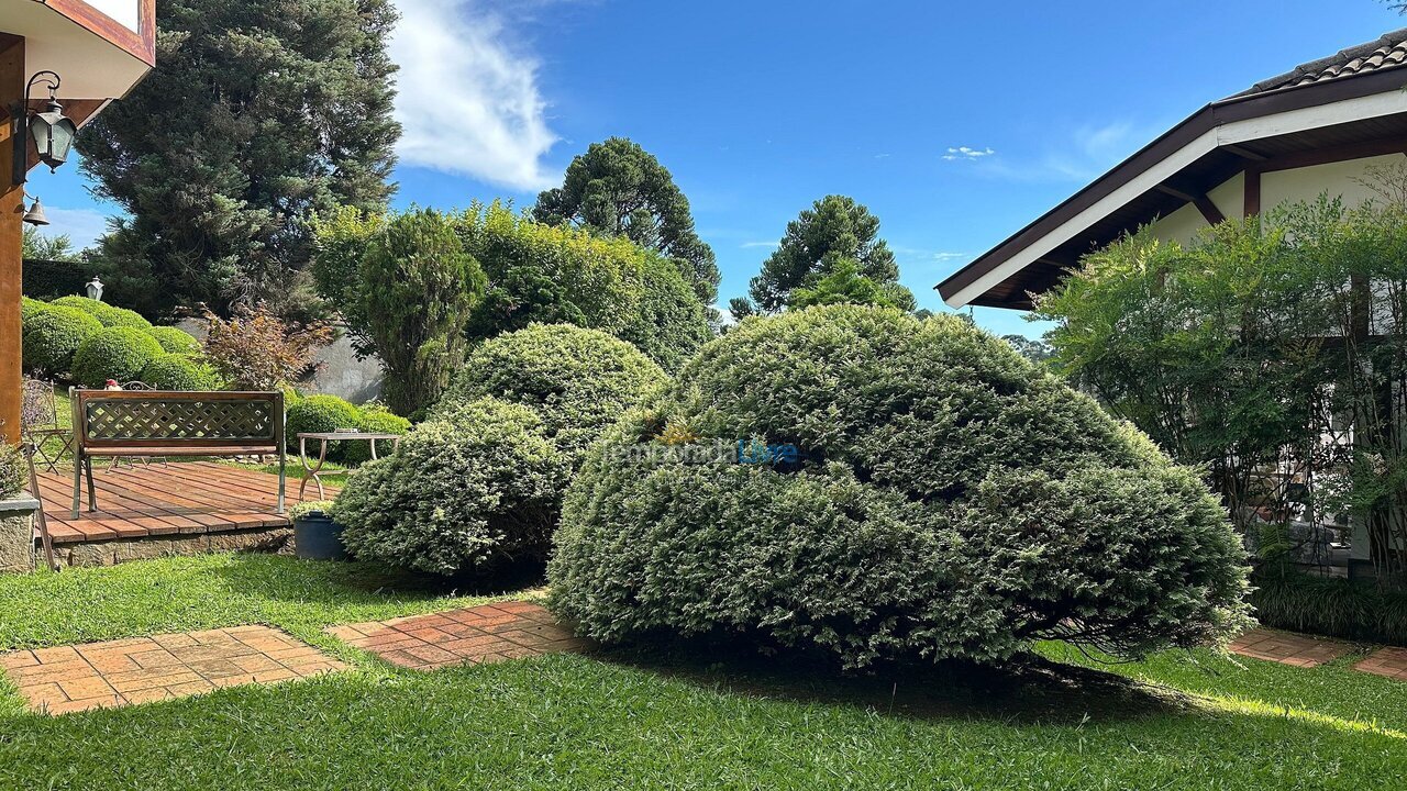 Casa para aluguel de temporada em Campos do Jordão (Alto do Capivari)