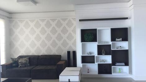 Sala com 2 ambientes com tv e wi-fi