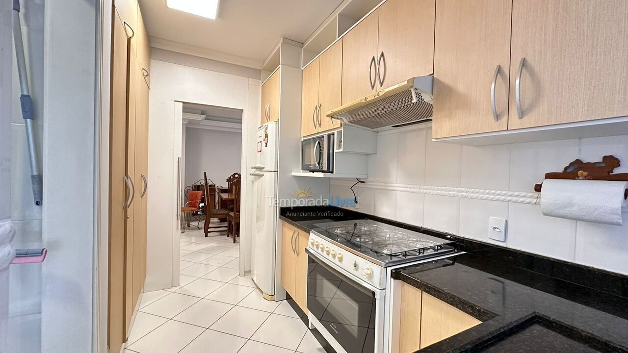 Apartamento para aluguel de temporada em Itapema (Meia Praia)