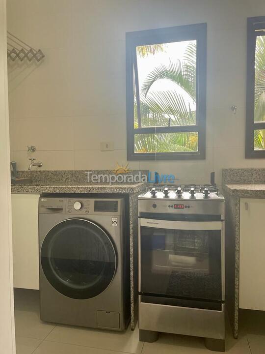 Apartamento para aluguel de temporada em Ubatuba (Praia das Toninhas)