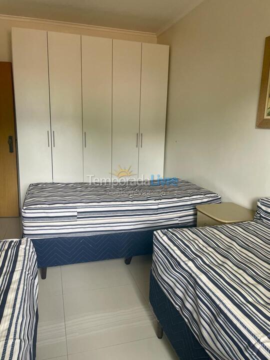 Apartamento para aluguel de temporada em Ubatuba (Praia das Toninhas)