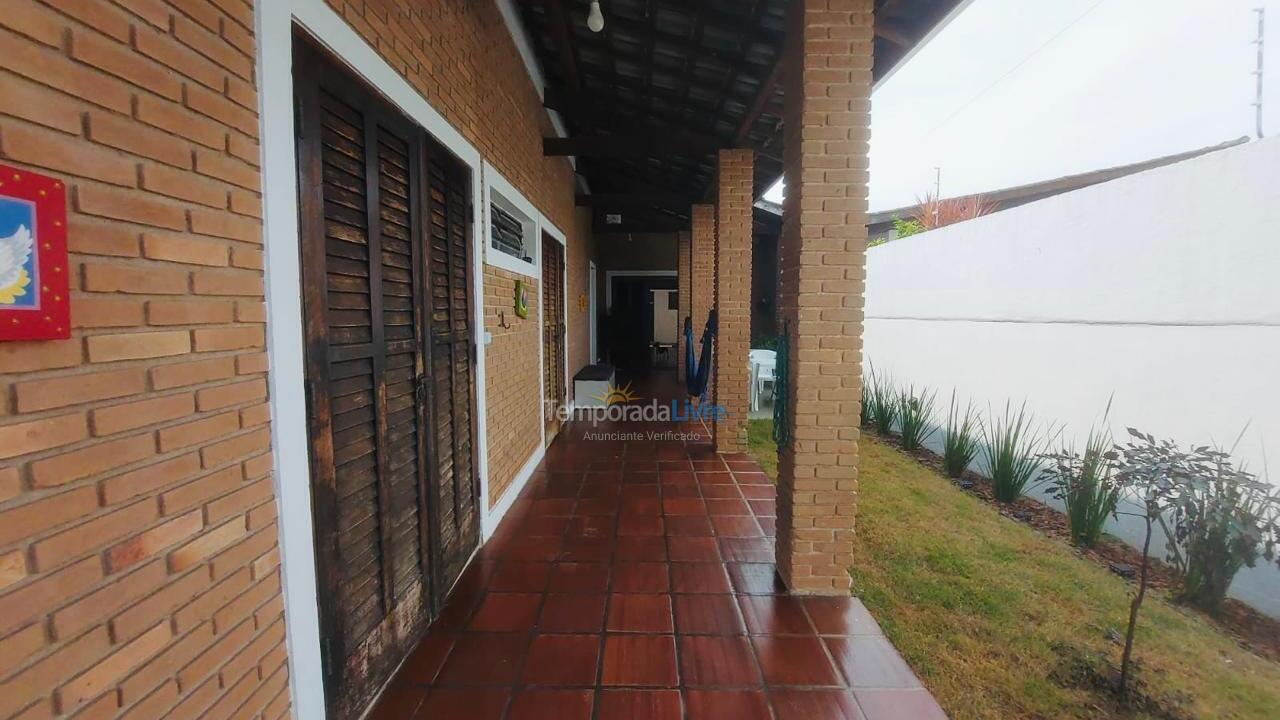 Casa para aluguel de temporada em Ubatuba (Itaguá)