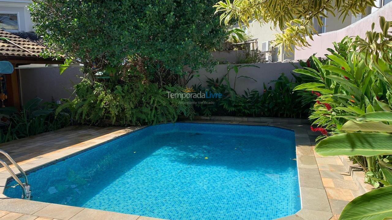 Casa para aluguel de temporada em São Sebastião (Praia da Baleia)