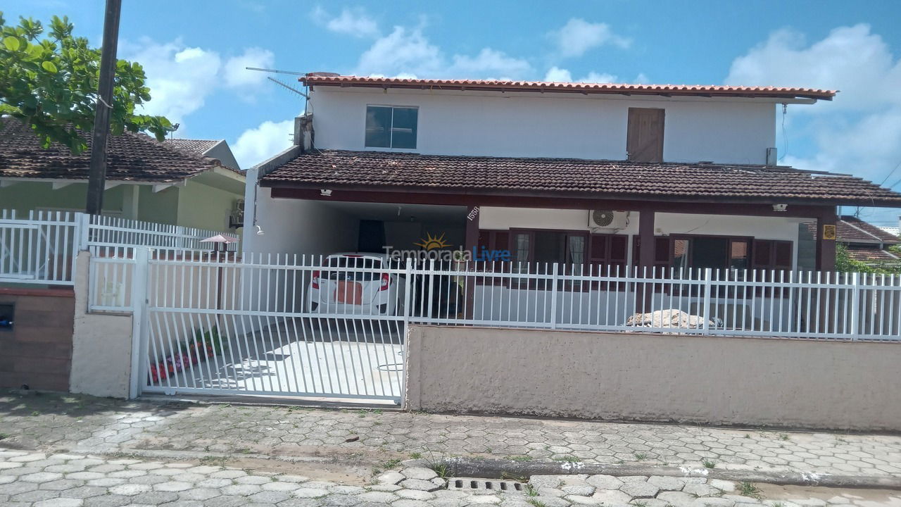 Casa para aluguel de temporada em São Francisco do Sul (Enseada)