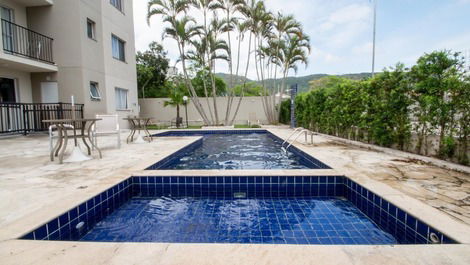 Apartamento em condomino com piscina