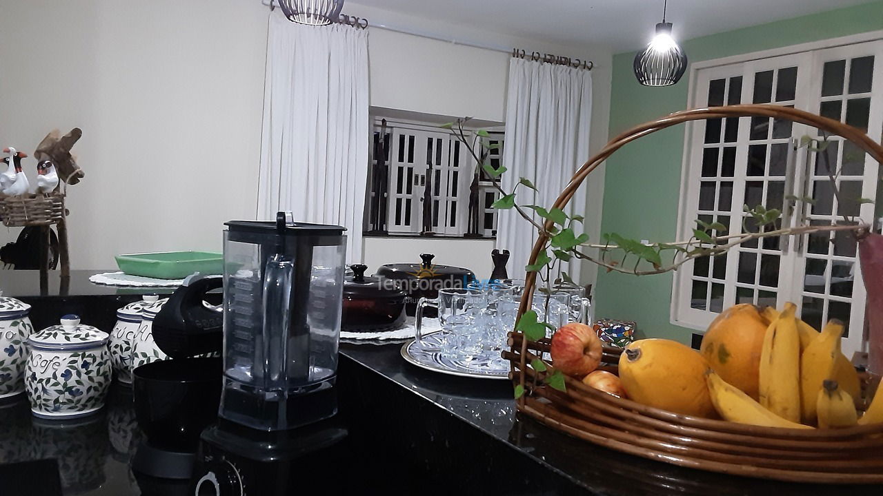 House for vacation rental in Caraguatatuba (Praia Massaguaçu)