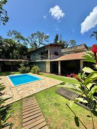 Casa fuera de condominio en la playa de Boiçucanga