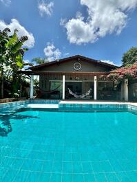 House outside a condominium on Camburi beach