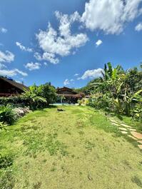 House outside a condominium on Camburi beach