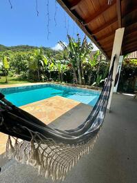 Casa fuera de condominio en la playa de Camburi