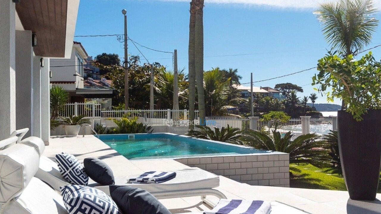 Casa para aluguel de temporada em Bombinhas (Praia de Bombinhas)