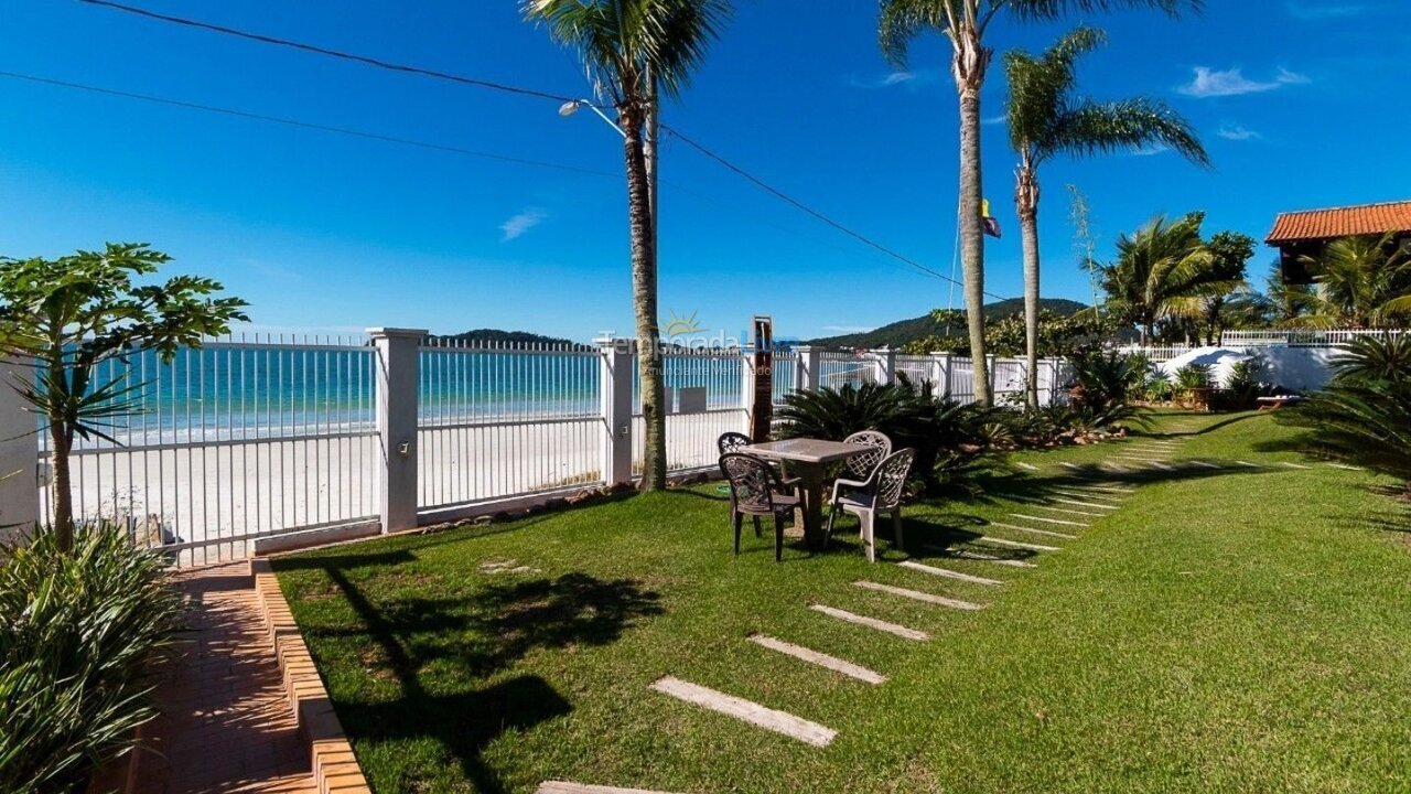 Casa para aluguel de temporada em Bombinhas (Praia de Bombinhas)