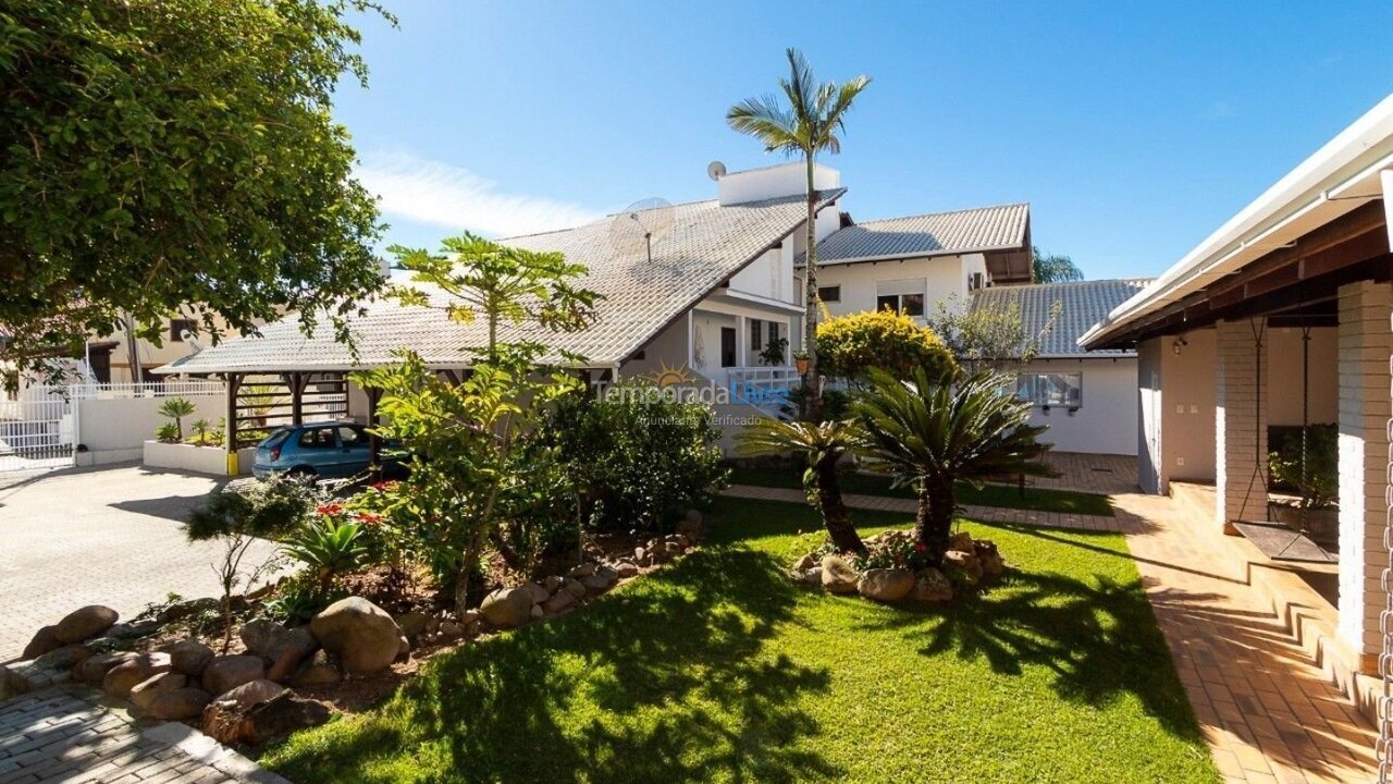 Casa para aluguel de temporada em Bombinhas (Praia de Bombinhas)