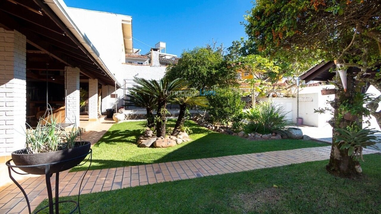 Casa para aluguel de temporada em Bombinhas (Praia de Bombinhas)