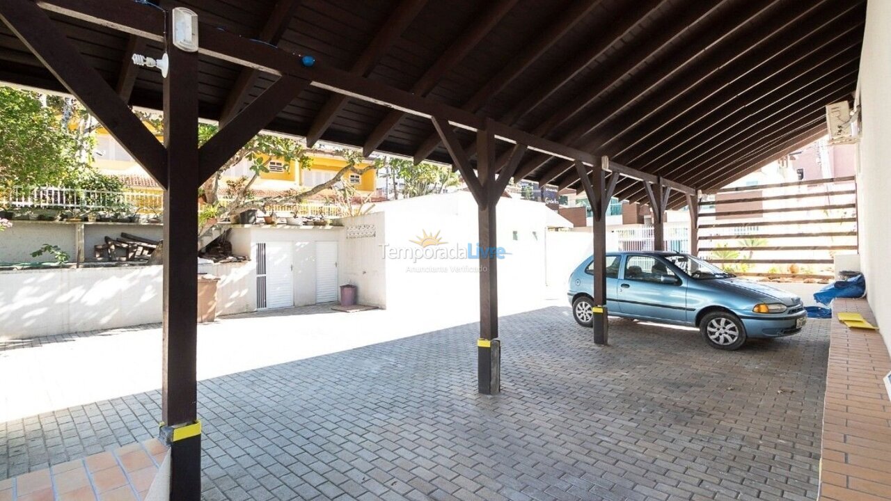 Casa para aluguel de temporada em Bombinhas (Praia de Bombinhas)