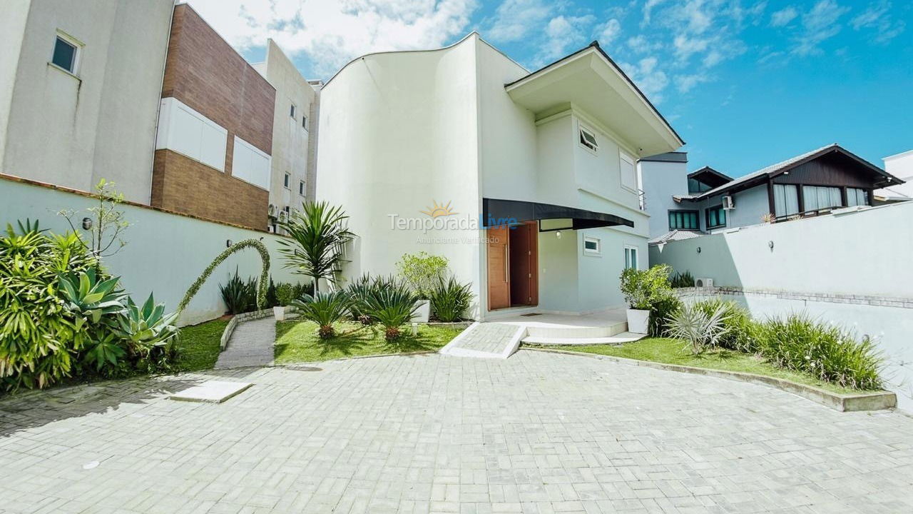 House for vacation rental in Balneário Camboriú (Praia do Estaleirinho)