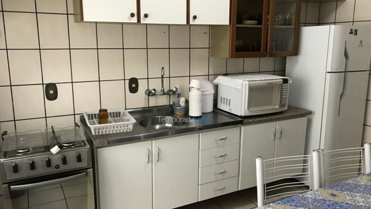 Apartamento para aluguel de temporada em Itapema (Meia Praia)