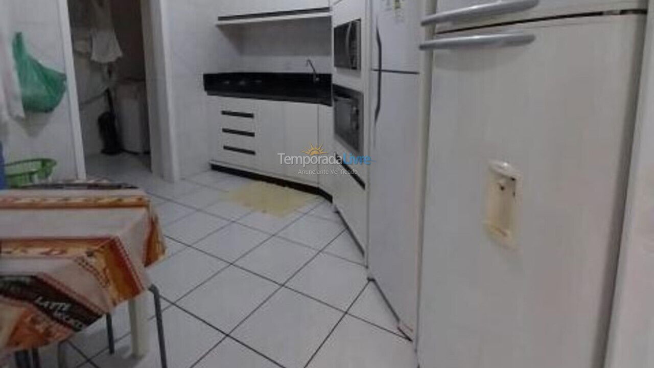 Apartamento para aluguel de temporada em Itapema (Meia Praia)