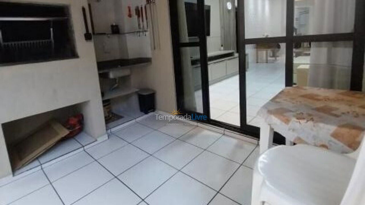 Apartamento para aluguel de temporada em Itapema (Meia Praia)