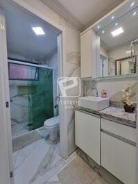 APARTAMENTO 2 DORMITORIOS NO CENTRO DE BALNEARIO CAMBORIU