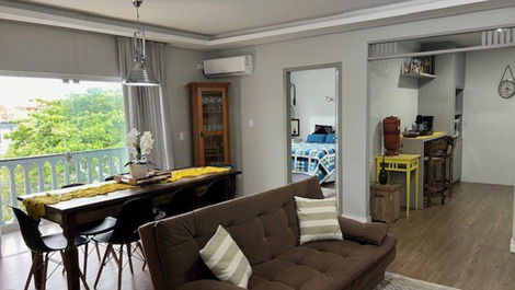 Excellent apartment 50m from Enseada, 3 bedrooms with AC, WI-FI, 2 garages