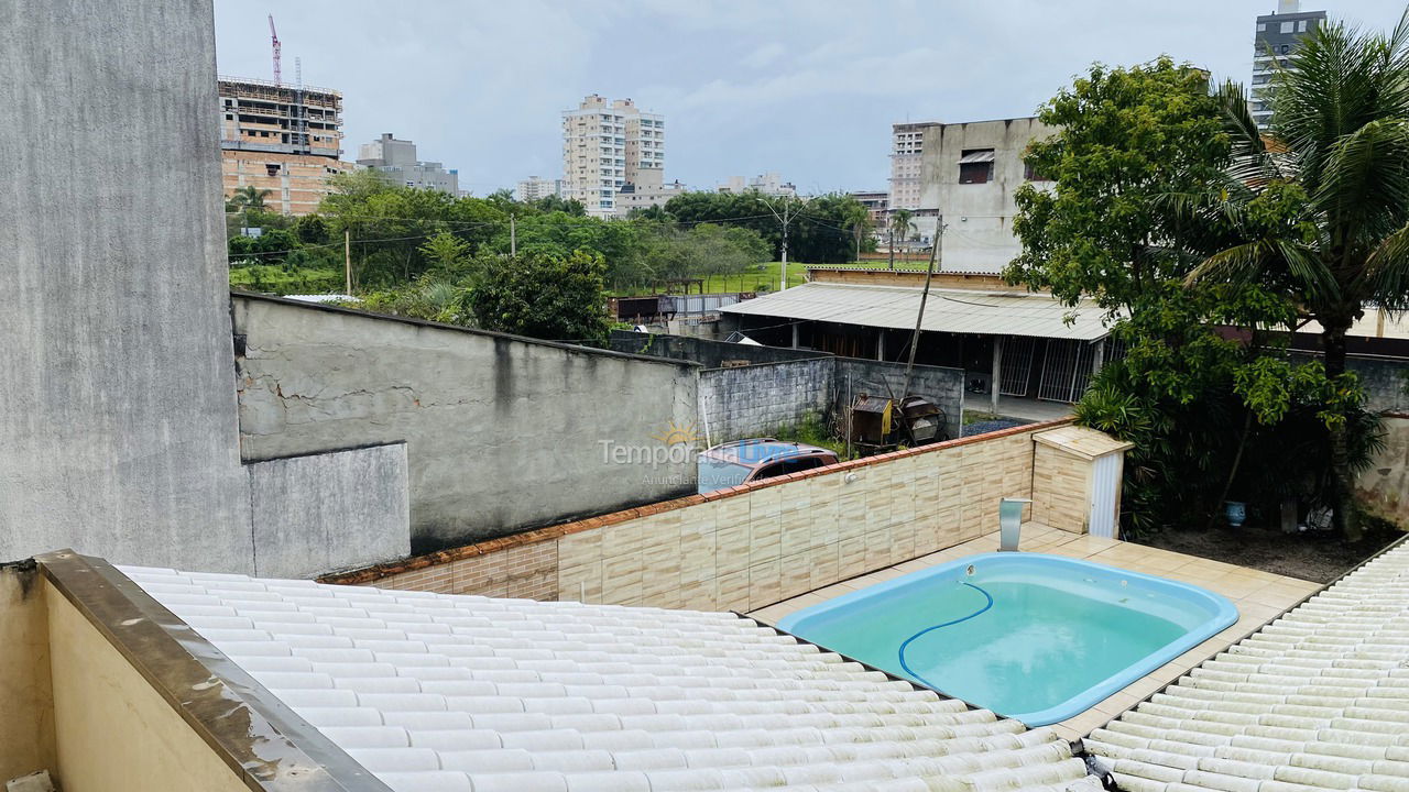 Casa para aluguel de temporada em Porto Belo (Perequê)