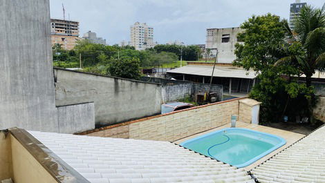 Casa com piscina no Balneário Perequê