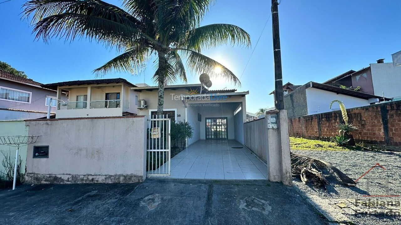 Casa para aluguel de temporada em São Francisco do Sul (Ubatuba)