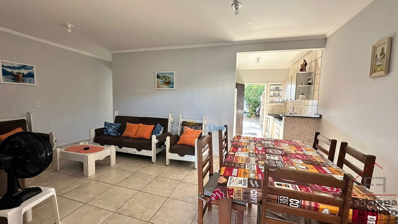 Casa para aluguel de temporada em São Francisco do Sul (Ubatuba)