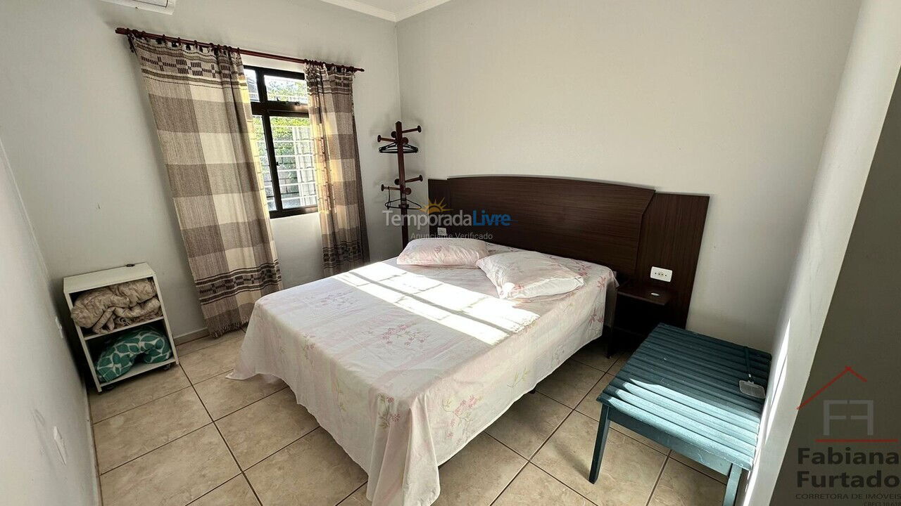 Casa para aluguel de temporada em São Francisco do Sul (Ubatuba)