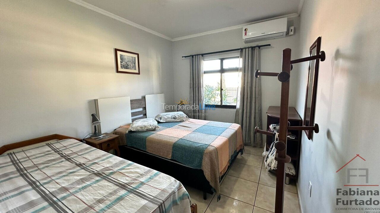Casa para aluguel de temporada em São Francisco do Sul (Ubatuba)